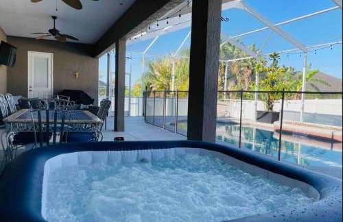 Luxury Heated Pool Home, Hot tub, King bed suite - Foto 36