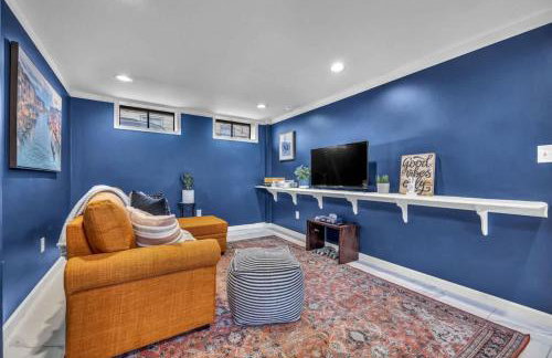 Swim and Relax In our Pool and Hot Tub and Recently Renovated - Photo 68