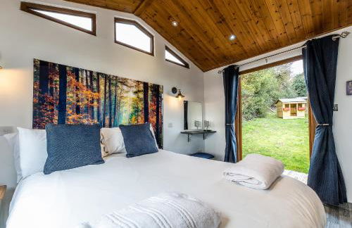 FAIRVIEW FARM Holiday Accommodation 14 Luxury Lodges, Cabins, Dog Friendly, Suitable for Couples, Families and Groups, Wedding Guests , Corporate events, Sleeps 2-65 guests in Ravenshead, Nottingham near Sherwood Forest, set in 88 acres - Photo 3