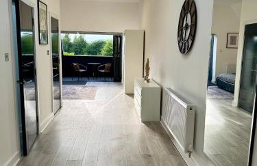 Luxurious New Home Near Airport - Foto 45