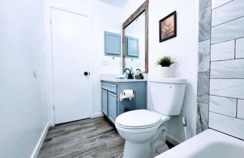 Spacious Family Home in Round Rock w Private Yard - Photo 12