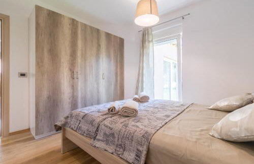 Superb villa Maxima with private pool, sauna, jacuzzi, playground for up to 18 persons, extra pool heating available - Foto 24