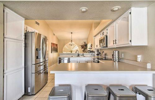 Mod Casa Grande Home with Patio on the Water! - Foto 7