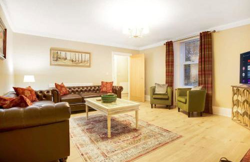 NEW! Luxurious Cottage in Durham by Stay With Us, Ideal for Large Groups & Families, Hot Tub, Sleeps 10! - Foto 1