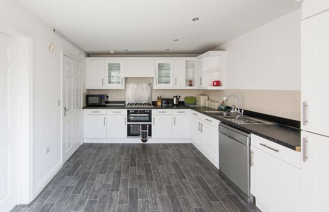 5 Bed Detached House - Sleeps 14 - Photo 25