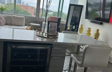 Elegant City Escape ,Steps to Hotspots - Foto 3