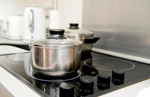 Birmingham City Centre Beautiful Apartment Walking Distance to Bullring Shopping Centre Private Parking - Photo 19