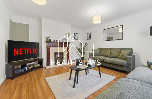 NEW! Large 5BR 2BA Home Leamington Spa Driveway Garage Parking WI-FI - Photo 1