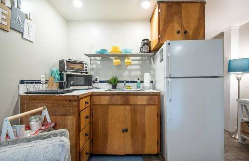 Central 2 bedroom unit with 3 beds and 3 large TVs - Photo 8