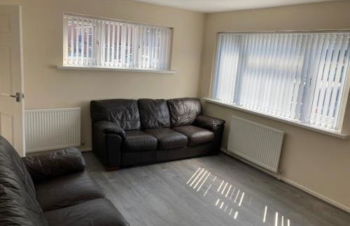 Goldthorn Wolverhampton sleeps 5 long term comfortably and families - Foto 23