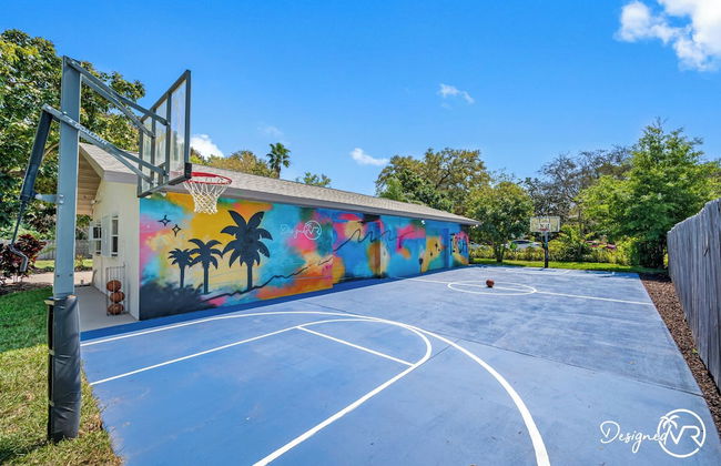 Luxury Retreat: Pool, Games, Basketball & More! - Foto 8