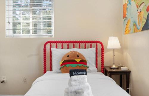 New Listing Burbank Retreat by Colby & Conrad - Foto 32