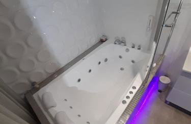 Apartamenty "PRZY KATEDRZE" GORZÓW - jacuzzi - Foto 8