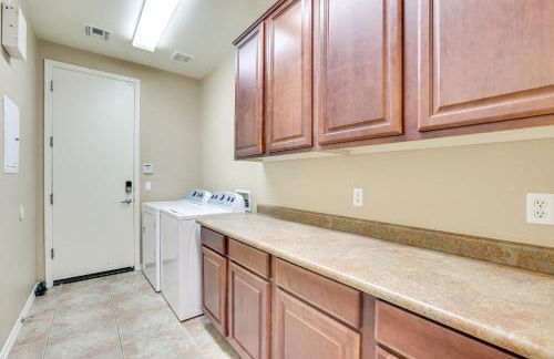 Poolside Dining! Family Home 5 Mi to Goodyear - Foto 26