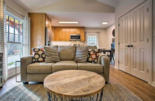 Walk to Main Street Eats Remodeled Saluda Apt - Foto 6