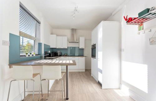 Jasmine Villa A - Ideal for QMC & Uni - Free parking - Photo 17