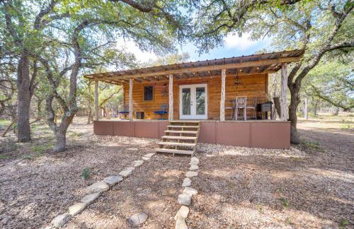 Happy Haven | Hill Country Couples Cabin Retreat - Foto 17