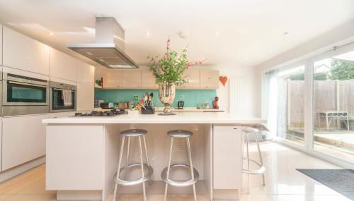 6 bedrooms beautiful home 3 bathrooms, quiet location with garden near Legoland Windsor Heathrow - Foto 2