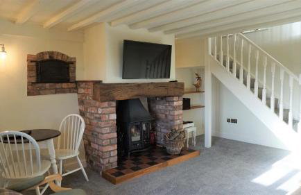 Barley Cottage - 5* Cyfie Farm with log burner and private covered hot tub - Foto 4