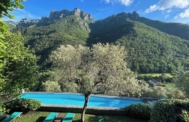 1 Bed Cottage Sleeps 4 Private Garden - Pool - Photo 1