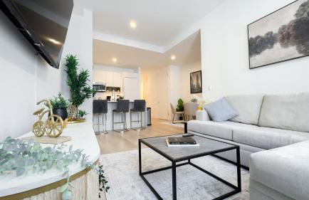 Stylish 3BR Luxury Retreat in the Heart of FiDi - Photo 3