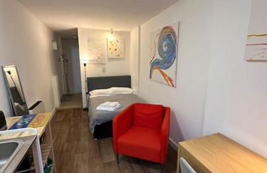 Garden Apartment with free Parking and EV - Foto 9