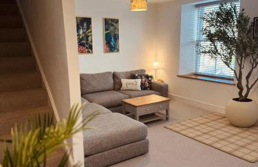 Lake View Family & Pet Friendly Home - Central Bowness - Photo 5