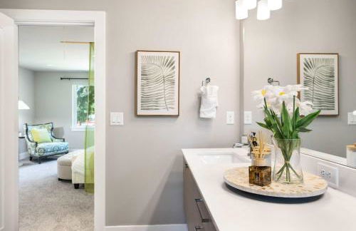 Modern Kirkland 4BR Family Oasis Kids Paradise - Photo 48