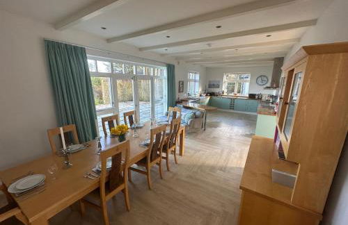 Penarvon House - Stunning Waterfront Escape with Games Room - Foto 24
