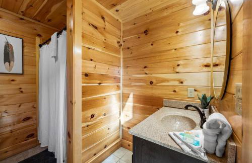 Indoor Pvt Pool, Pkyway, 44, HotTub, BBQ, King - Photo 35