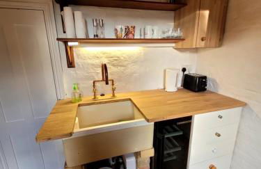 The Lookout: Cosy Compact Cottage - Photo 8