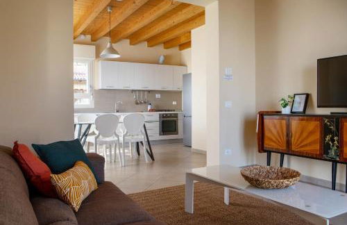 Casa con ampio terrazzo, vista lago e giardino - Foto 8