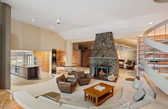 Massive Home w Sauna Pools Hot Tub Fireplaces - Photo 16