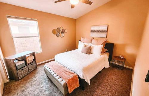 Luxury Pool Home! Amazing Back Yard Oasis - Foto 7