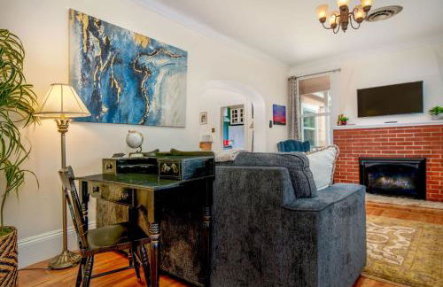 The Golden Parlor- Historic Victorian, Hot Tub - Foto 50