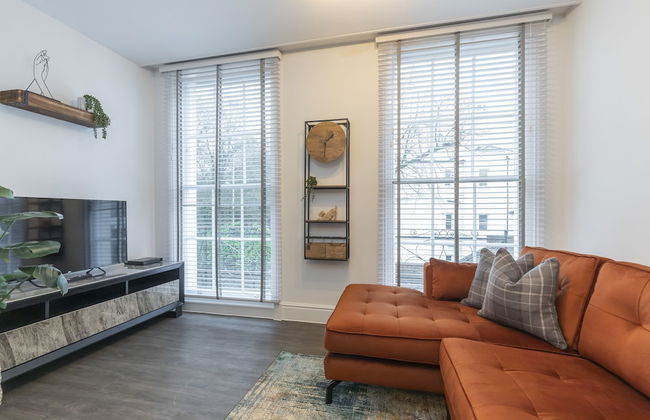 Elliot Oliver - Luxury 2 Bedroom Regency Apartment With Parking & EV Charger - Photo 10