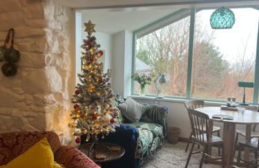 Lofthouse - secluded quirky cottage with sea views! - Photo 43