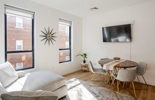 Modern & Spacious 2BR Apartment with Gym & Parking - Photo 21