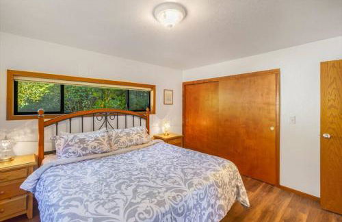 4BR waterfront home with beach access and views - Foto 22