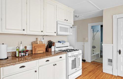 Salem 3 Bedroom with Gameroom, Balcony, Parking, and more - Foto 20