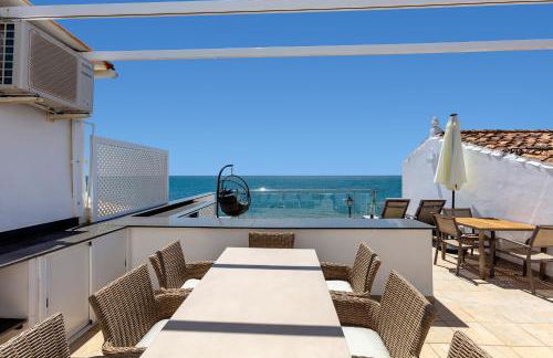 First Row Beach Villa - Photo 68