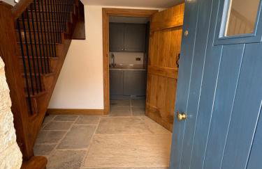 The Menagerie - Photo 11