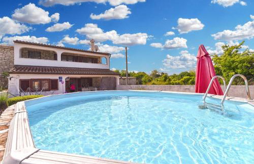 Charming Home With Pool in Barbariga - Photo 2