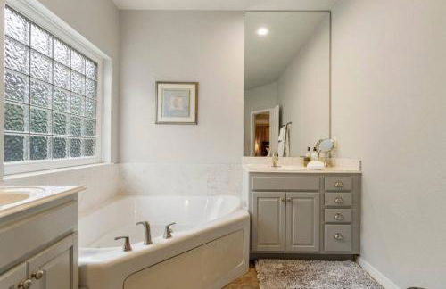 Jenks Oasis-5BR Near Tulsa and Premium Outlets - Foto 16