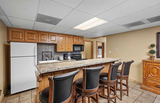 Lakeside Lodge by Avantstay Hot Tub + Dock - Foto 33