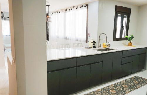 Casa Topacio, 3 bedrooms and 3 bathrooms in quiet street - Photo 8