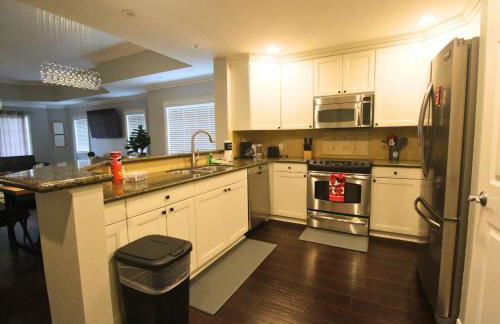 Luxurious 3-Bedroom Condo in Reunion Resort - Foto 13