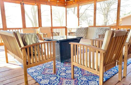 Blufftop Cabin Retreat Hot Tub and Fall Views! - Foto 37