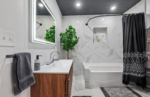 NFL Game-Day Base South Side near Acrisure - Foto 41