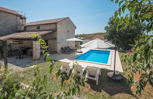 3 Bedroom Lovely Home In Sorici - Photo 8